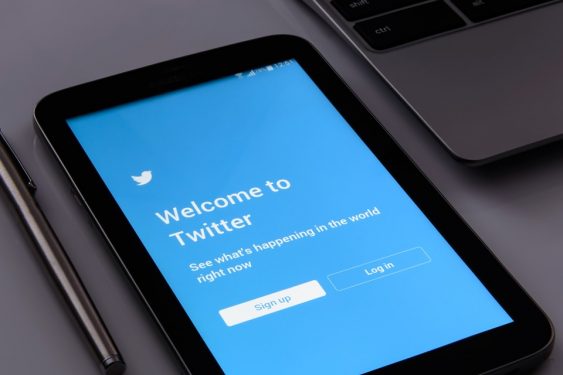 Twitter obligé de s'excuser publiquement