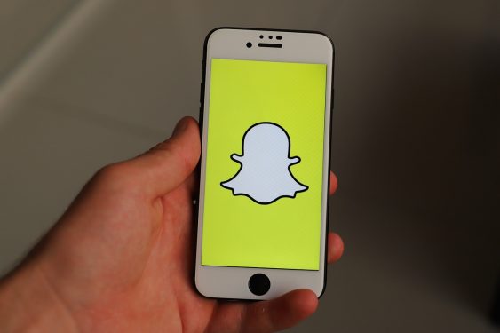 Snapchat passe au crible les publicités politiques